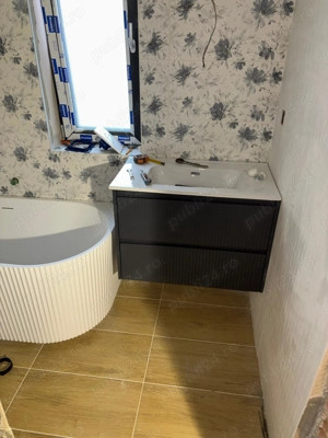 Ofer servicii de amenajări interioare ZUGRĂVIT PARCHET GRESIE, FAIANTA GLETUIT ETC   PE RAZ