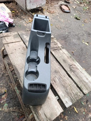 Vînd consola centrală Hyundai Tucson  - imagine 2