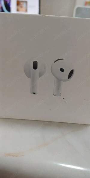 Vând Apple Airpods 4