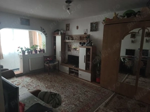 vand apartament 3 camere in Turnișor 