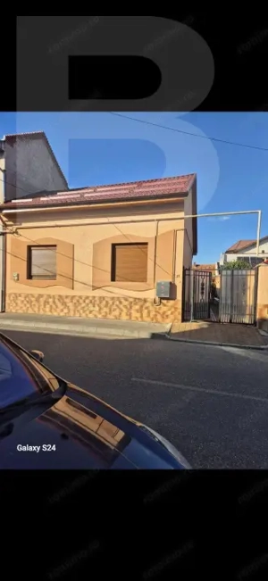Vand casa centrala str. Ion Popovici Banateanu nr.17 utilata complet