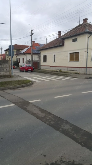 Vând casă în centru zona rezidențială două fronturi stradale lungi - imagine 3