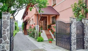 Pensiune de vanzare, 433 mp utili – Sacele, Brasov