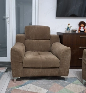 Vand doa fotolii de culoare bej inchis,folosite ,dar in stare f buna.