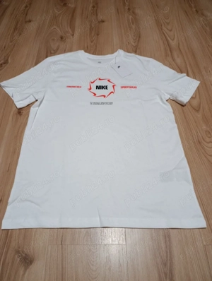 Tricou Nike- culoare albă- marimea M-nou cu etichetă 