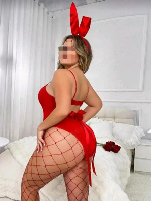  show la  web  sâni mari blonda cu forme