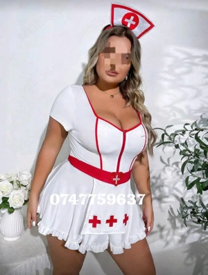  Blonda cu forme Show web! 