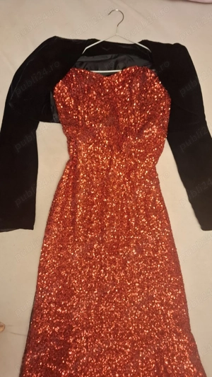 Vând rochie cu trena cu paiete  - imagine 4