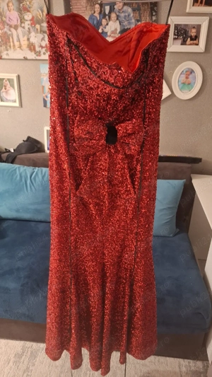 Vând rochie cu trena cu paiete  - imagine 3