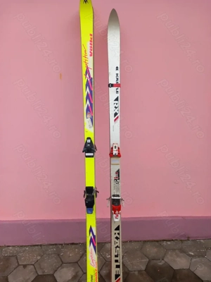 Vând 2 perechi de schiuri