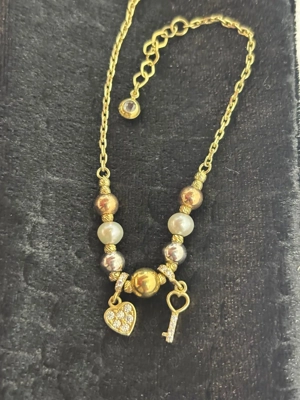 Bratara aur 14k cu perle, model charmuri incluse (cheita si inimioara)