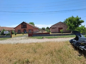Hală/Grajd + teren mare + Casă modernă - Proprietate mixtă de vânzare în Nădlac  - imagine 2