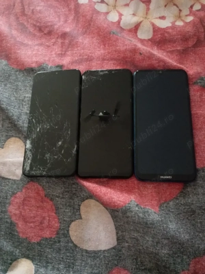 vând telefoanele pentru piese 