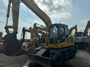Excavator pe roți Komatsu PW 148 -8