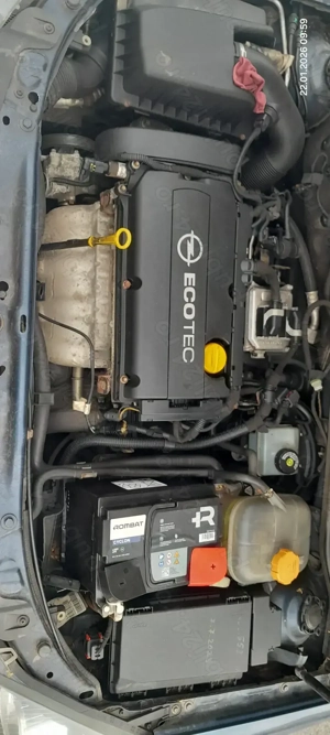 Opel astra H berlină 1.6 benzină an 2011 - imagine 6