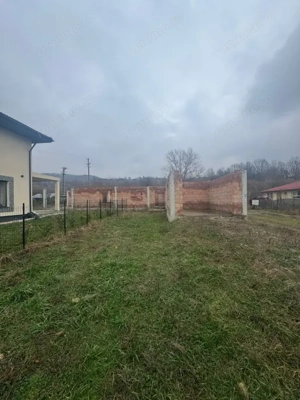 Casă la roșu în Tăuții Măgherăuș, teren 800 mp, acces triplu - imagine 3