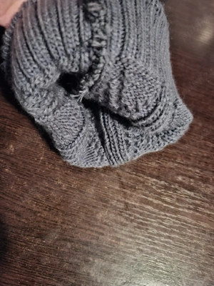 Căciulă gri cu ciucure - imagine 2