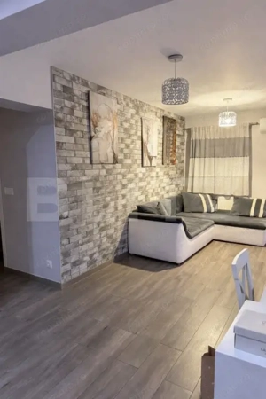 Apartament 3 camere, zona bradet, etaj intermediar