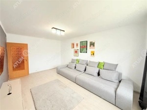 Apartament cu 2 camere decomandatecu pivnita zona Vasile Aaron - imagine 2