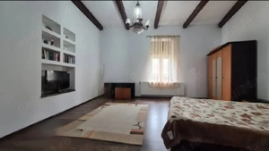 Casa de vânzare în Lipova   3 dormitoare + curte mare    115,000 - imagine 3