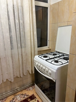 inchriez apartament 3 camere decomandat,zona centrala - imagine 5