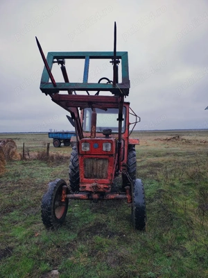 vînd tractor U650 