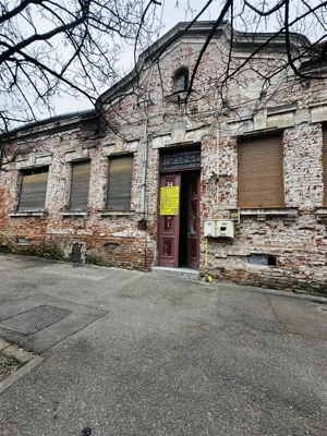 Casa ULTRACENTRAL singur in curte