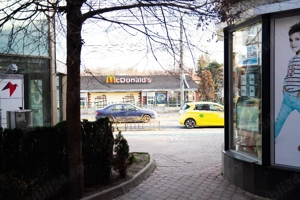 Regim hotelier in centru, cazare , apartament 2 camere la parter, vis a vi de Mc Donalds - imagine 10