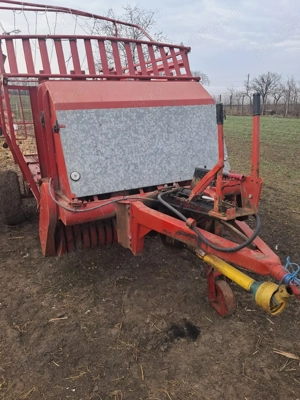 Remorca de adunat fan paie