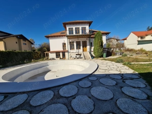Vila cu piscina - teren generos și potențial multifuncțional  - imagine 3