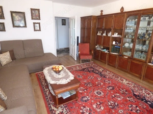 Vand apartament doua camere decomandate ,suprafata utila 60 mp. - imagine 2