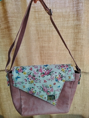 Poșeta nouă fără etichetă