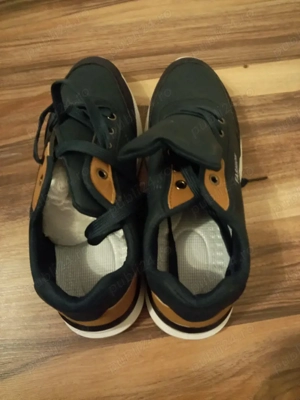 vând adidași este noi 