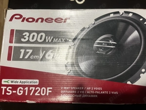 Vând casetofon si boxe auto 