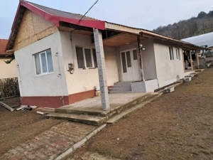 Vând casa în Sacalaia