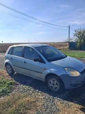 vînd Ford fiesta  
