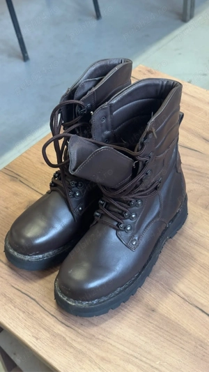 Vand bocanci militari