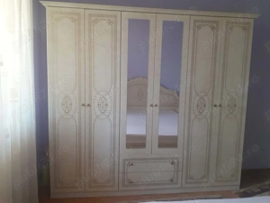 Mobilă de vânzare second-hand 