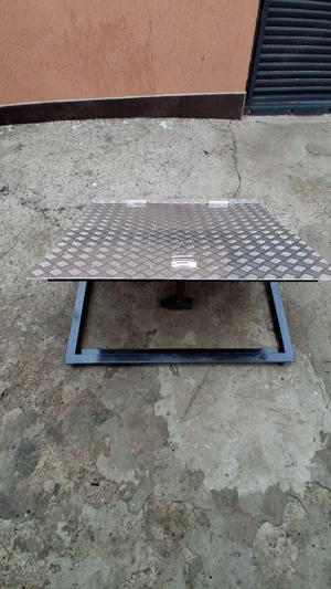 vând capac pentru beci canalizare hidrofor piscină cămin de apă fosă.