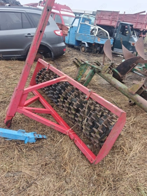 Utilaje agricole plug remorca ..