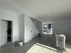 Duplex 3 camere separat prin baie Mosnita Noua - imagine 2