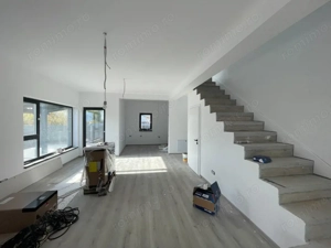 Duplex 3 camere separat prin baie Mosnita Noua