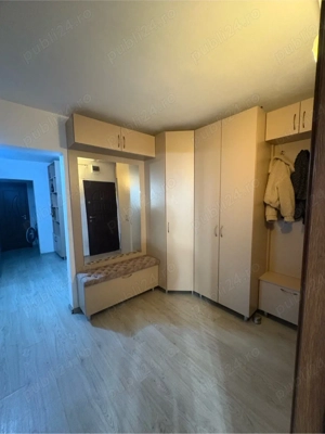 Vând apartament 4 camere + garaj la demisol