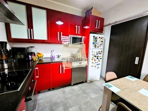 Apartament la Vila 3 camere 67 mpu si curte individuala - imagine 7