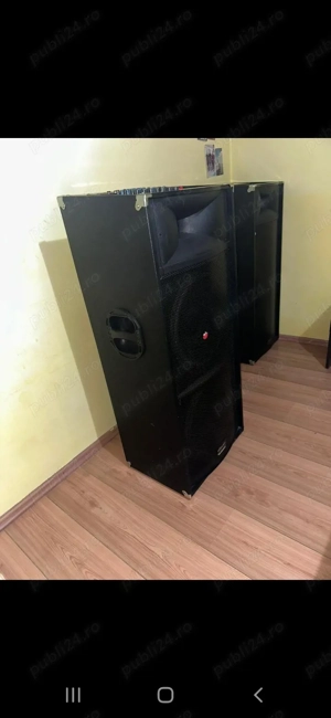 Vând boxe active profesionale cu mixer integrat   set 2 bucăți  Vând 2 boxe active de scenă, robuste