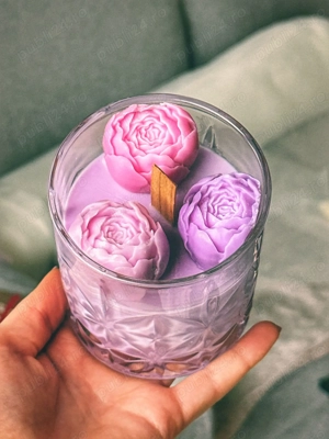 Lumanare parfumata din ceara naturala de soia cu parfum de bujori