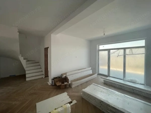 Duplex 5 camere separat prin CT Mosnita Noua