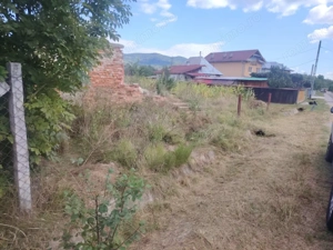 Teren intravilan 2.000 mp + construcții – Comuna Bunești, sat Treime - imagine 4