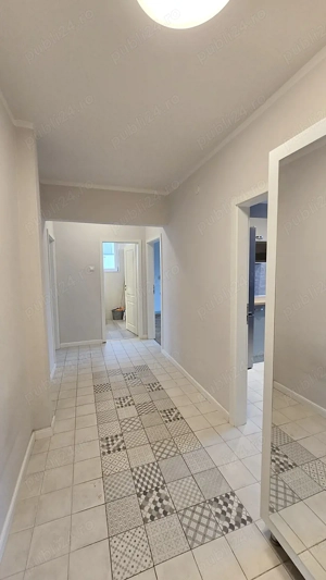 Zona Centrala, apartament 3 camere, cu boxa si garaj. - imagine 9