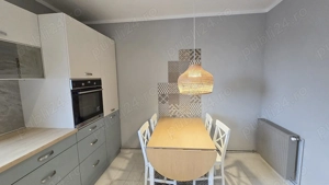 Zona Centrala, apartament 3 camere, cu boxa si garaj.